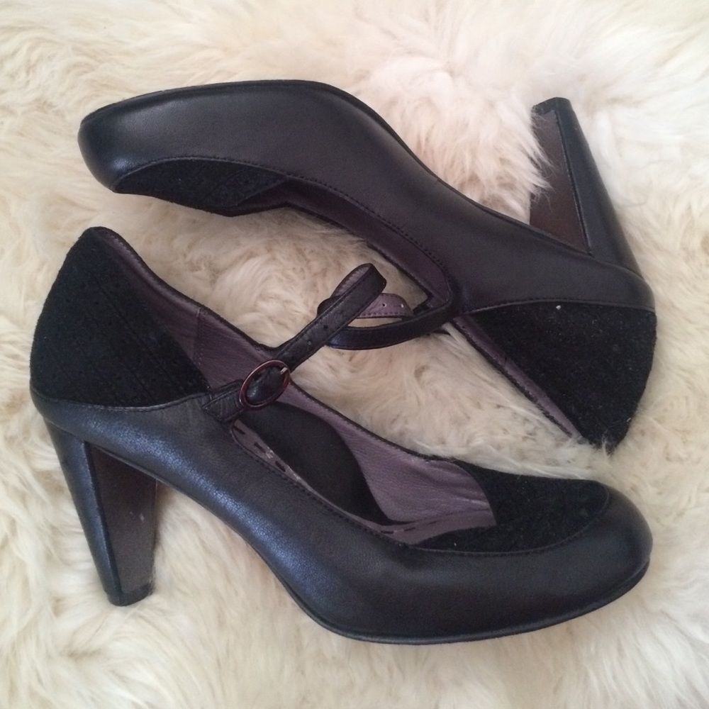 COPY - Taryn Rose black pumps